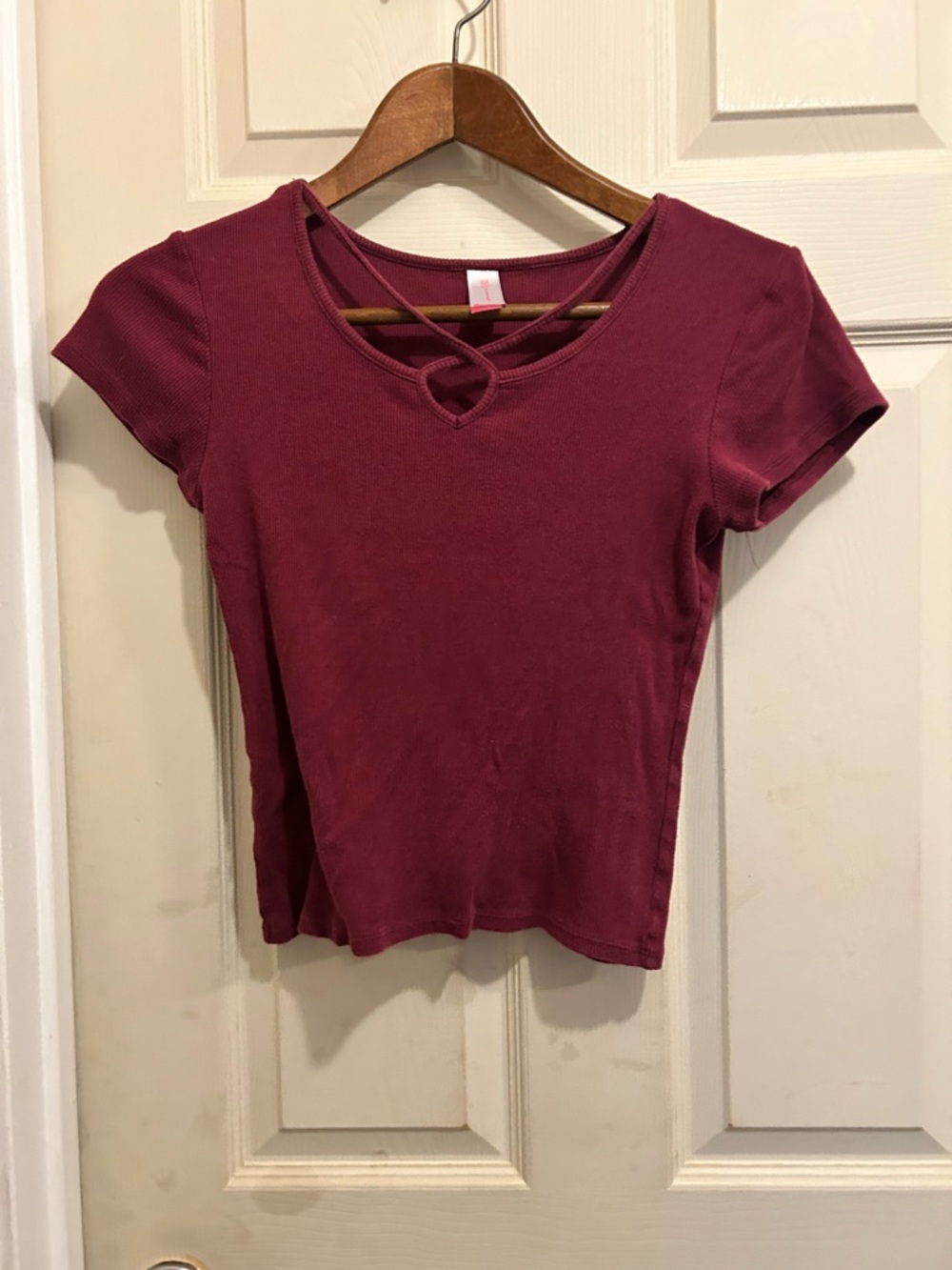 No Boundaries Short Sleeve Crisscross Neck Top - Burgundy - size large